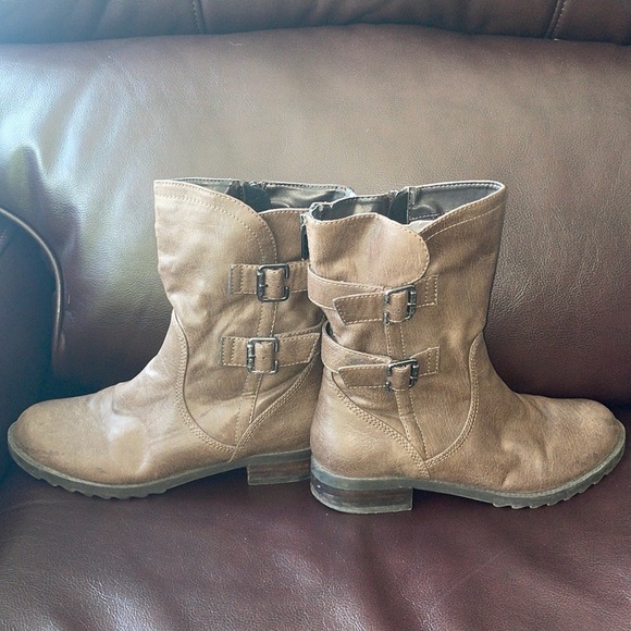 Kenneth Cole Reaction Boots. Brown. Used. Size- 6 - Picture 5 of 8